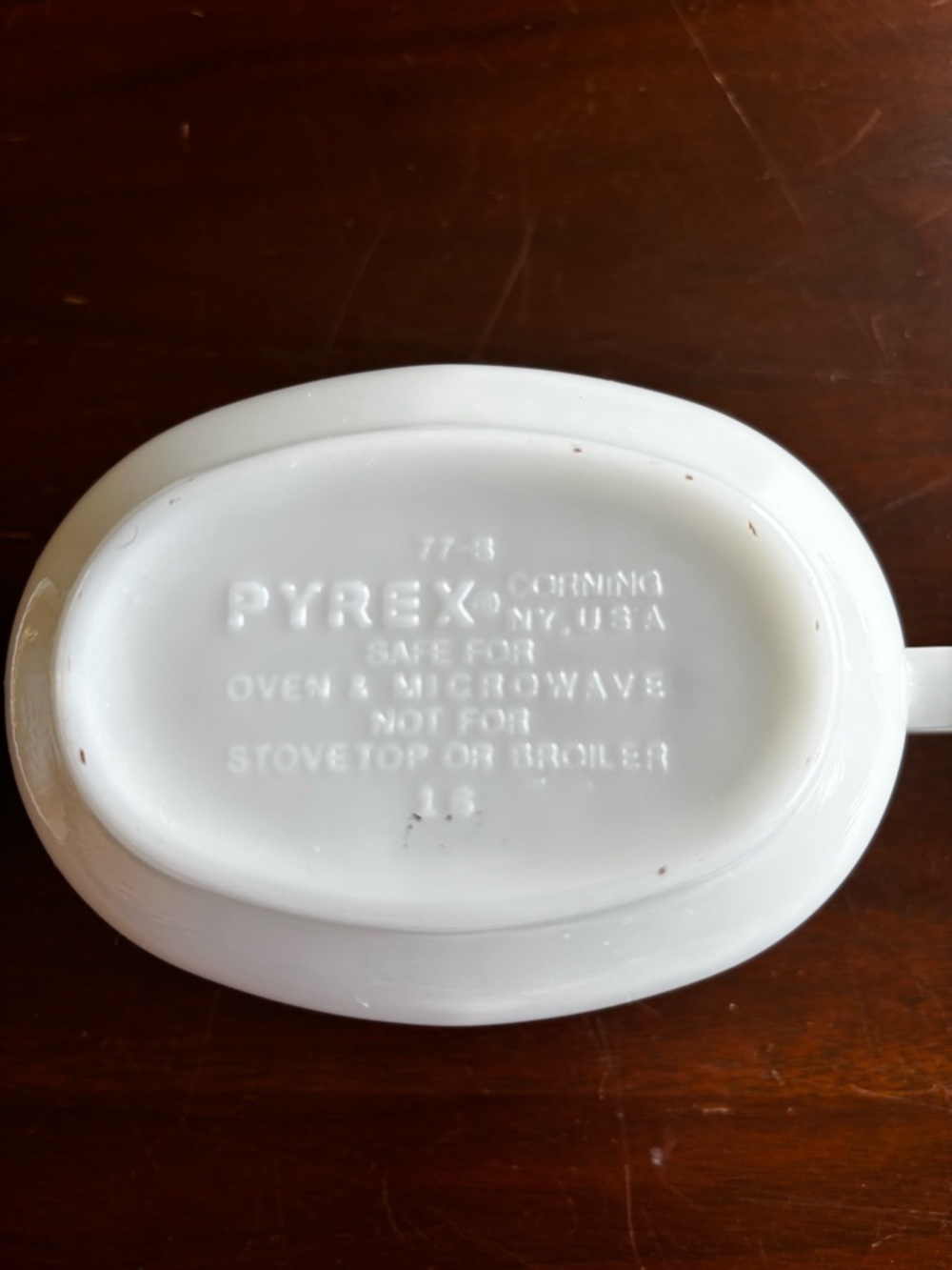 Vintage Pyrex Butterfly Gold Gravy Boat & Dish - Picture 9 of 9
